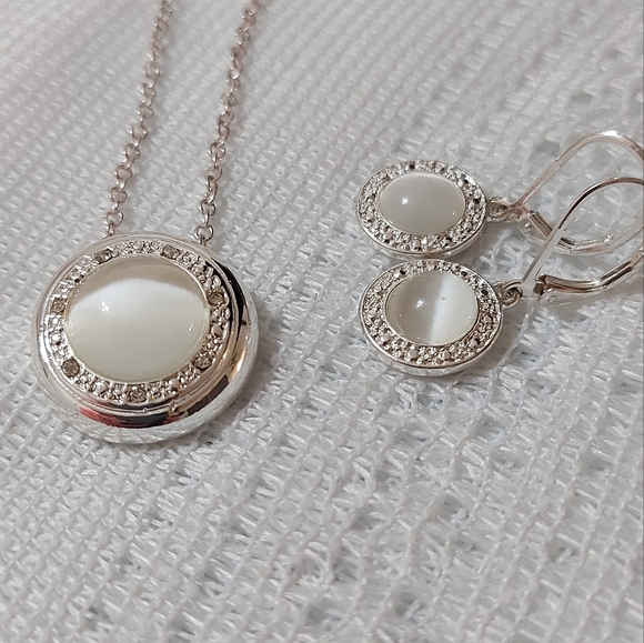 Necklace and earrings set - Picture 8 of 10